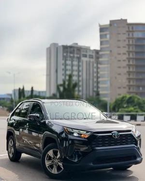 Toyota RAV4 XLE 2022 Black