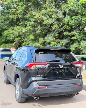 Toyota RAV4 XLE 2022 Black