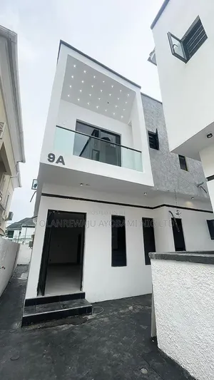 6bdrm Duplex in Chevron for sale