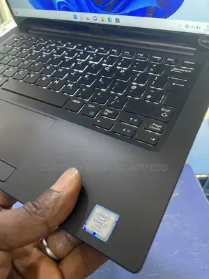 Laptop Dell Latitude 7390 16GB Intel Core Ultra 7 SSD 256GB