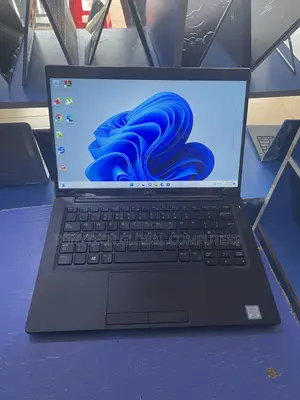 Laptop Dell Latitude 7390 16GB Intel Core Ultra 7 SSD 256GB