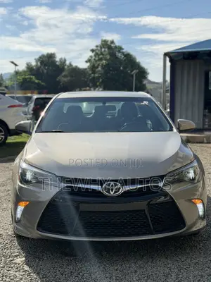 Toyota Camry XSE V6 4dr Sedan (3.5L 6cyl 6A) 2016 Gold