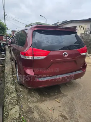 Toyota Sienna 2012 Red