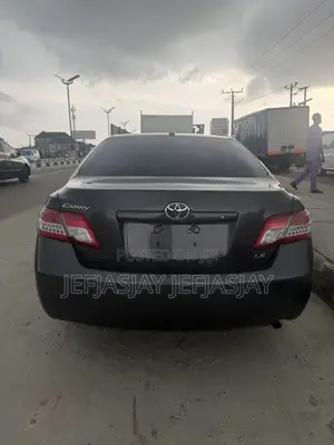 Toyota Camry LE 4dr Sedan (2.5L 4cyl 6A) 2011 Gray