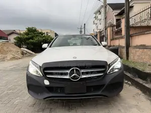 Mercedes-Benz C300 Luxury 4dr AWD 4Matic Sedan (2.0L 4cyl 7A) 2015