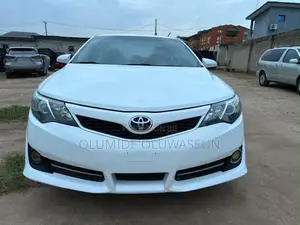 Toyota Camry SE 4dr Sedan (2.5L 4cyl 6A) 2012 White