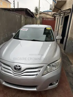 Toyota Camry LE 4dr Sedan (2.5L 4cyl 6A) 2011 Silver