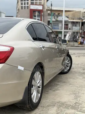 Honda Accord LX 4dr Sedan FWD (2.4L 4cyl 2A) 2013 Gold