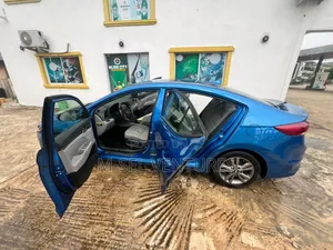 Hyundai Elantra Limited Sedan FWD (1.8L 4cyl 6A) 2016 Blue