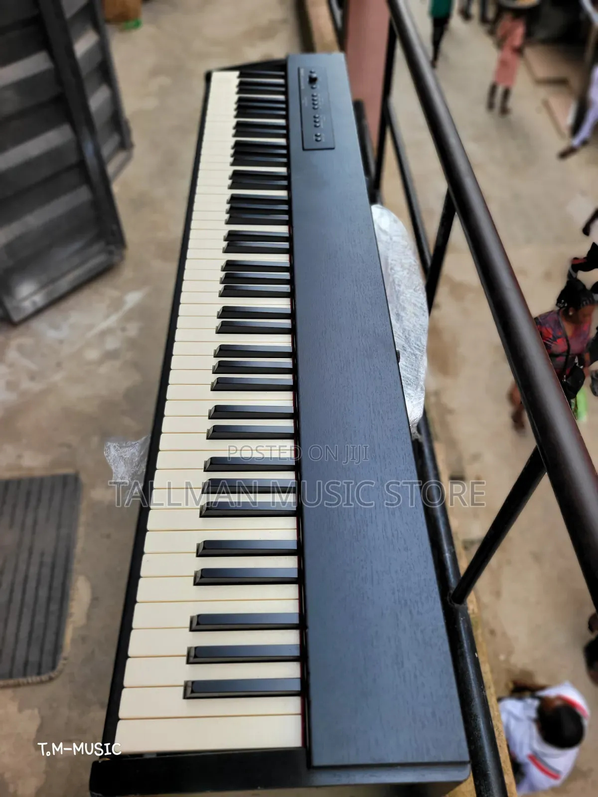Roland Piano F-20