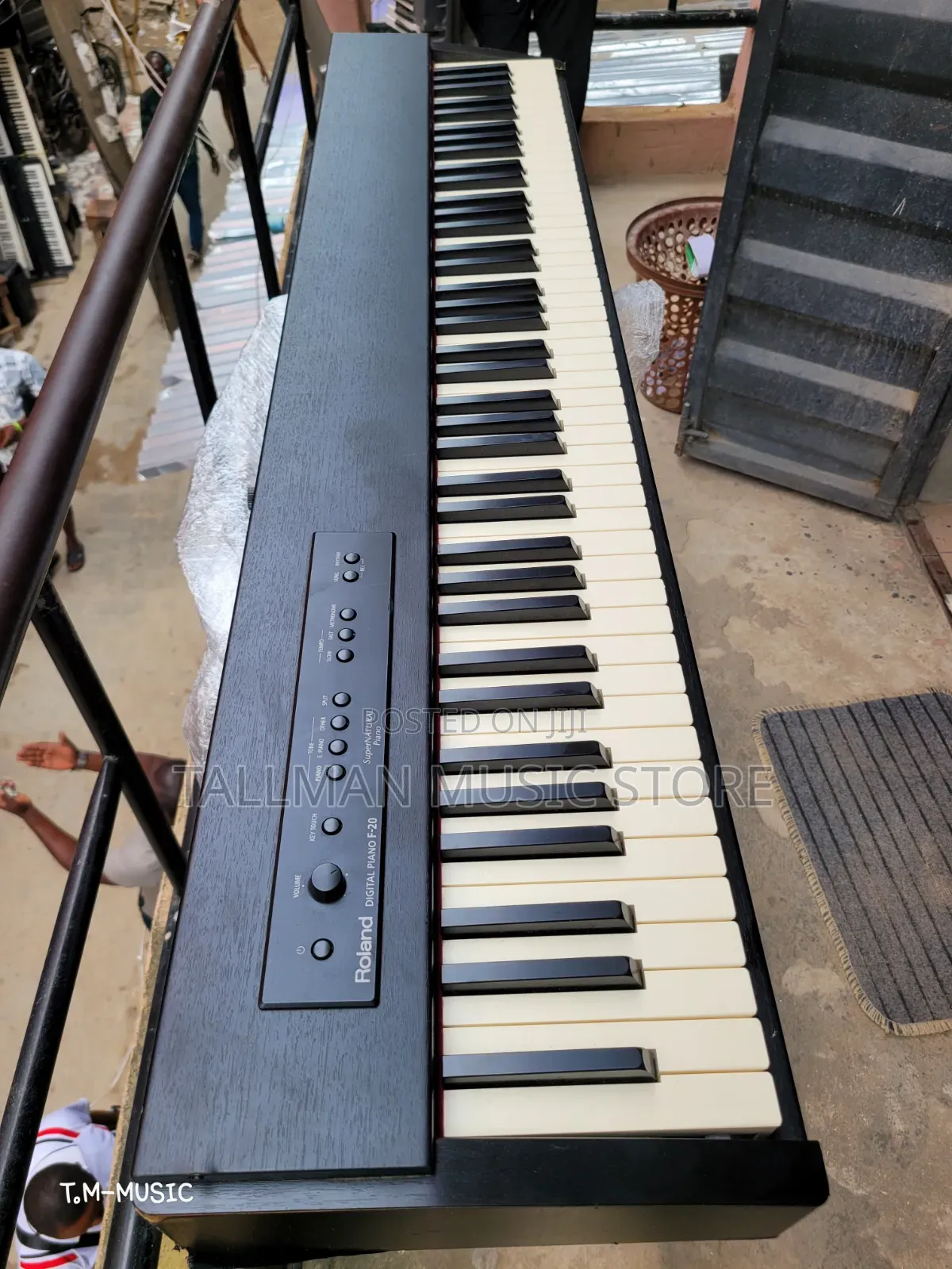 Roland Piano F-20