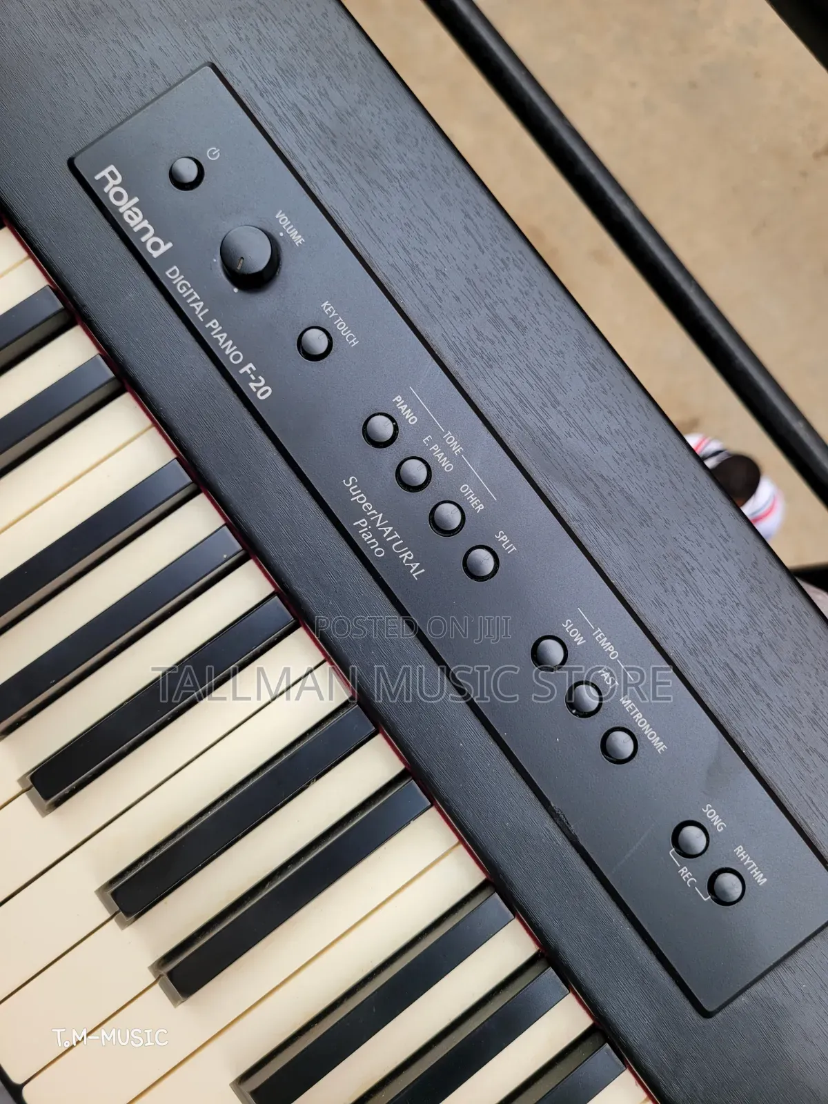 Roland Piano F-20