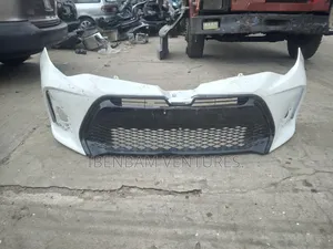 Toyota Corolla 2017 - 2018 Front Bumper. Tokunbo.