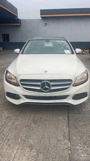 Mercedes-Benz C300 Luxury 4dr AWD 4Matic Sedan (2.0L 4cyl 7A) 2015