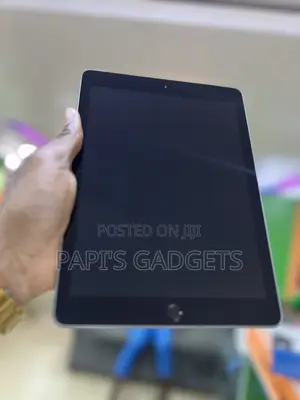 Apple iPad 9.7 32 GB Gray
