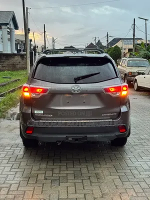 Toyota Highlander Limited Platinum 4dr SUV AWD (3.5L 6cyl 6A) 2015 Gray