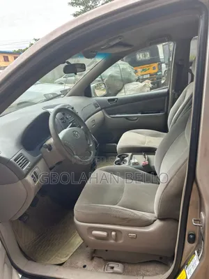 Toyota Sienna 2006 Gold