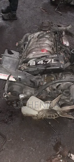 Toyota 2uz-Fe 4.7L V8 I-Force Engine.