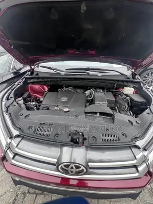 Toyota Highlander SE 4x4 V6 (3.5L 6cyl 8A) 2018 Maroon