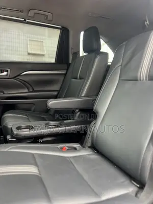 Toyota Highlander SE 4x4 V6 (3.5L 6cyl 8A) 2018 Maroon