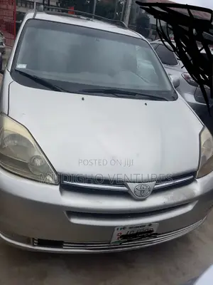 Toyota Sienna XLE 2005 Gold