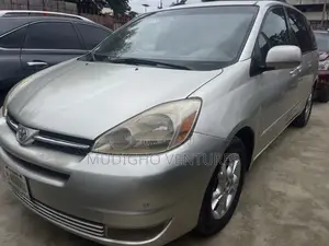 Toyota Sienna XLE 2005 Gold