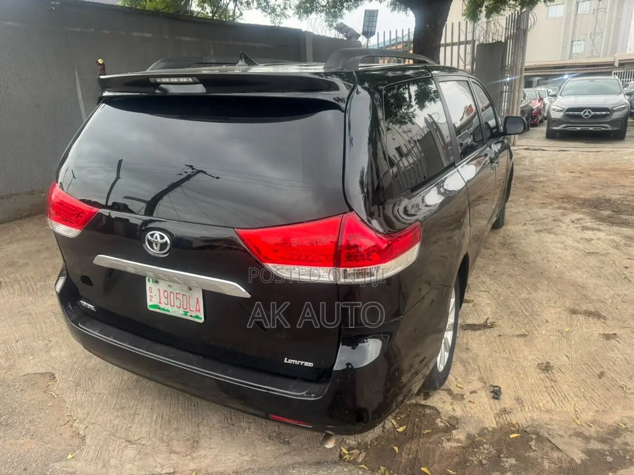 Toyota Sienna 2011 Black