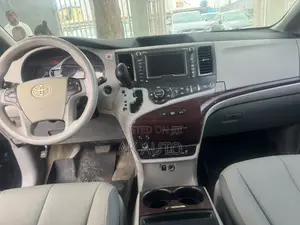 Toyota Sienna 2011 Black