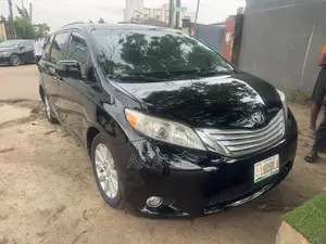 Toyota Sienna 2011 Black