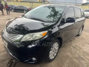 Toyota Sienna 2011 Black