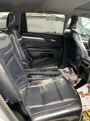Toyota Highlander XLE 4x4 V6 (3.5L 6cyl 8A) 2018 Silver