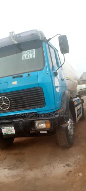 Mercedes LPG Bobtail 9.6 Tons 2010 Blue