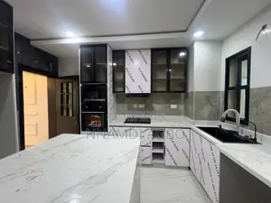 3bdrm Apartment in Lekki Phase 1 for rent