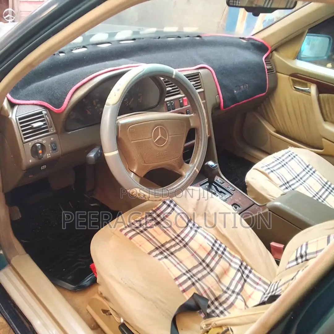 Mercedes-Benz C180 2011 Gray