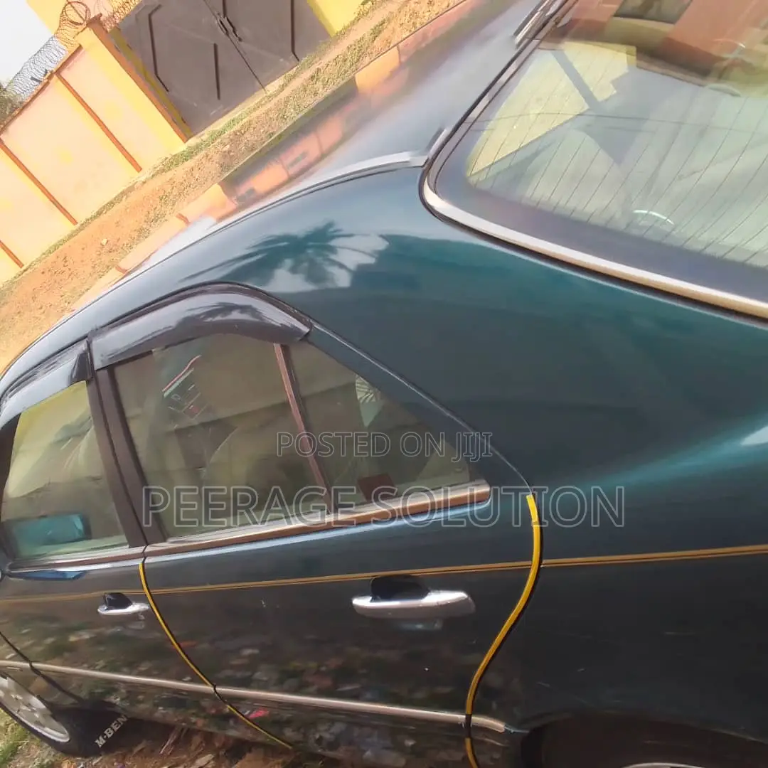 Mercedes-Benz C180 2011 Gray