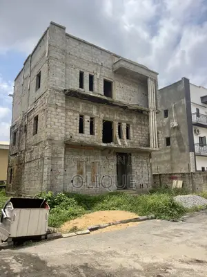 6bdrm Duplex in Dawaki for sale