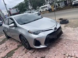 Toyota Corolla SE (1.8L 4cyl 2A) 2018 Silver
