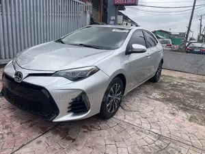 Toyota Corolla SE (1.8L 4cyl 2A) 2018 Silver