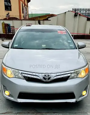 Toyota Camry XLE 4dr Sedan (2.5L 4cyl 6A) 2013 White