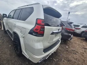 Toyota Land Cruiser Prado 2023 White