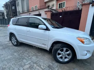 Toyota RAV4 2010 White