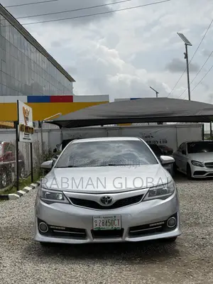Toyota Camry SE 4dr Sedan (2.5L 4cyl 6A) 2013 Silver