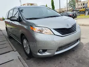Toyota Sienna Limited 7-Passenger 4dr Minivan (3.5L 6cyl 6A) 2014