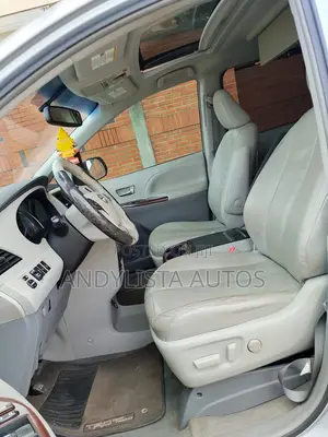 Toyota Sienna Limited 7-Passenger 4dr Minivan (3.5L 6cyl 6A) 2014