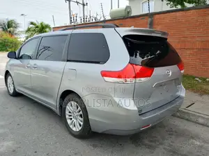 Toyota Sienna Limited 7-Passenger 4dr Minivan (3.5L 6cyl 6A) 2014