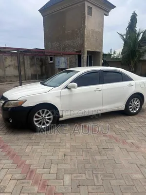 Toyota Camry LE V6 4dr Sedan (3.5L 6cyl 6AM) 2010 White