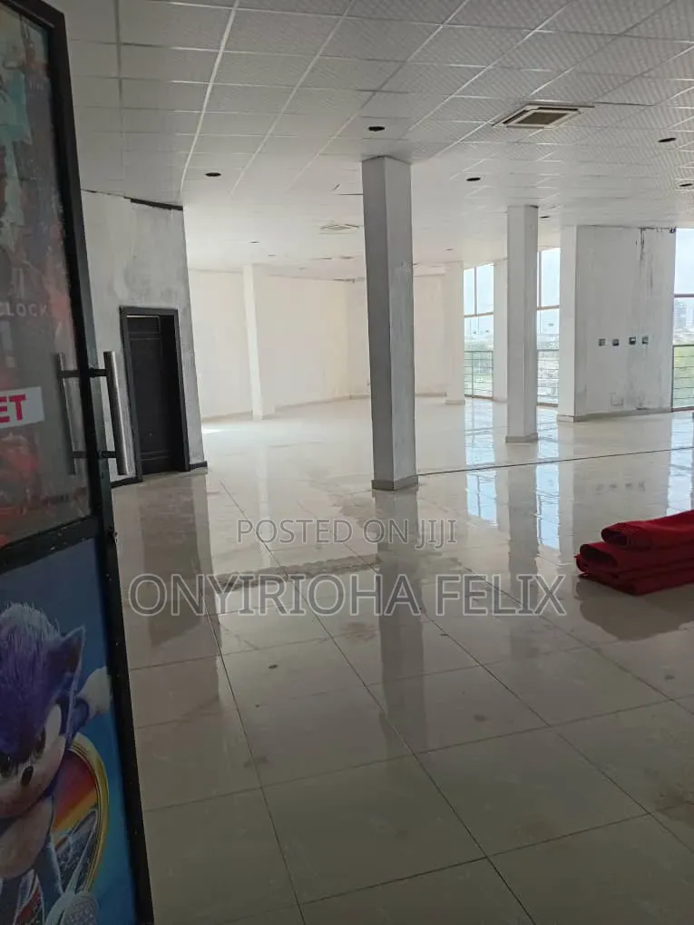 162 Square Metres/Office Space
