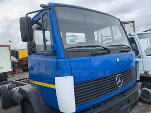 Clean Mercedes Benz Truck Head