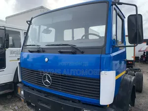 Clean Mercedes Benz Truck Head