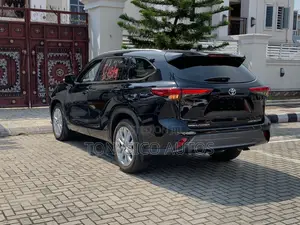 Toyota Highlander Limited AWD 2023 Black